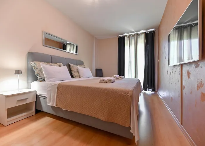 Deluxe Valentina Apartment